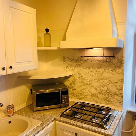 Alex Castle Apartment *
