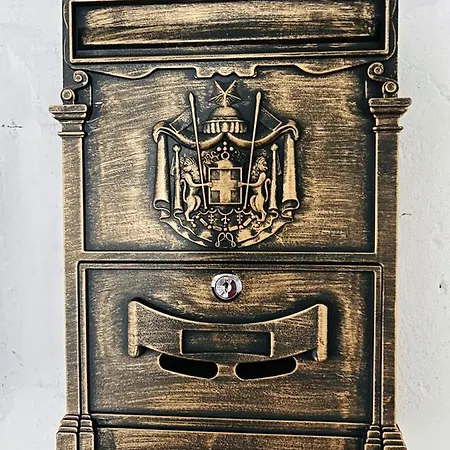 Alex Castle Apartment