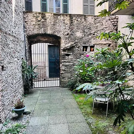 Alex Castle Apartment